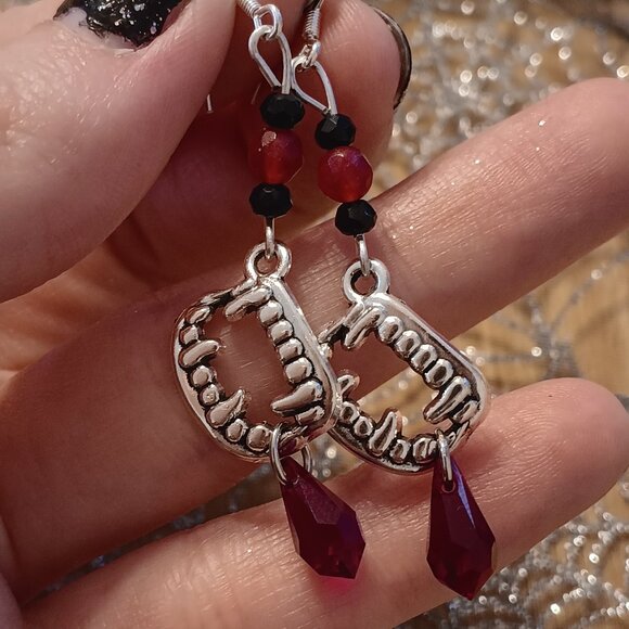 Handmade Vampire Fangs Crystal Earrings - Picture 4 of 4